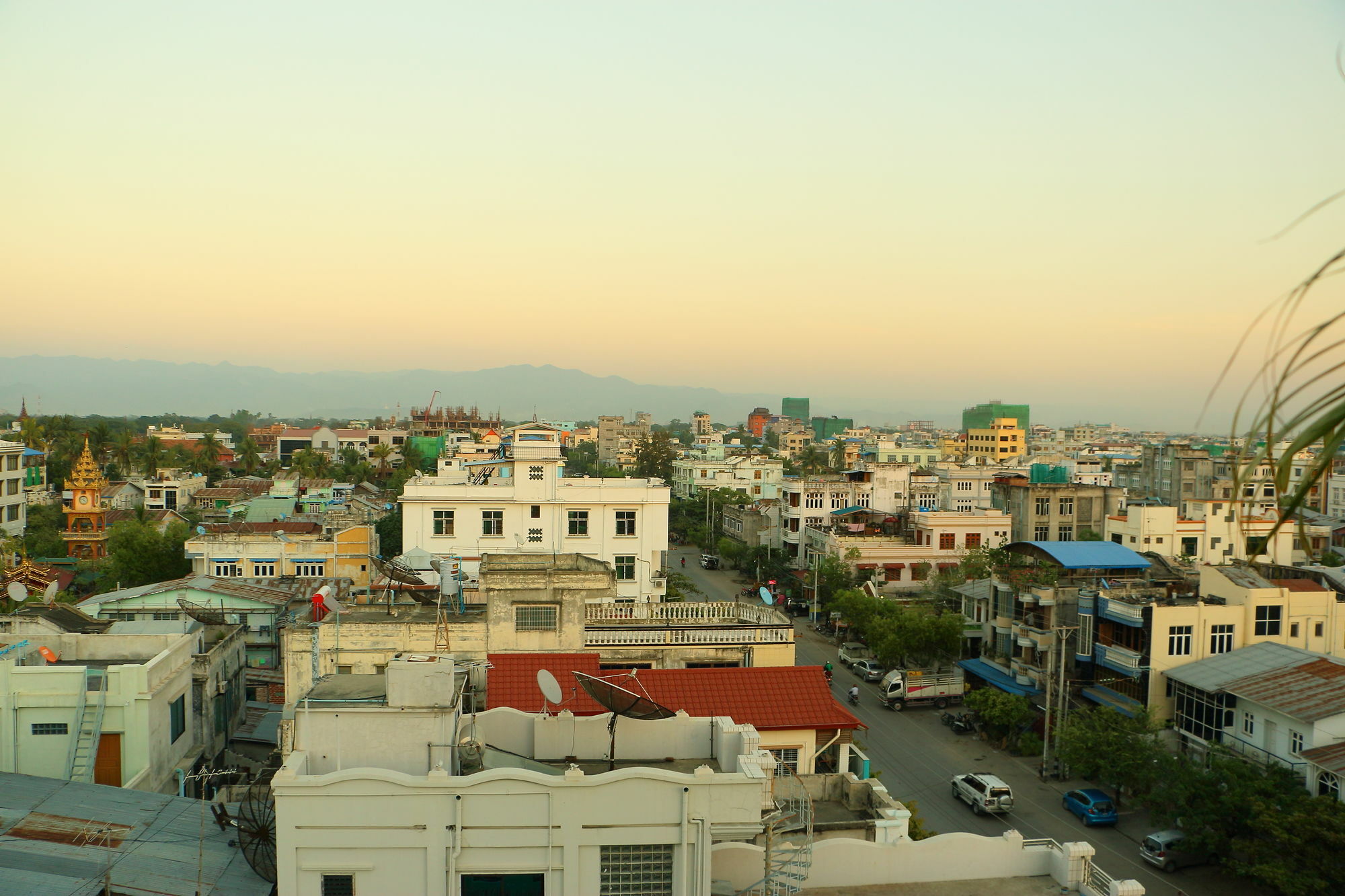 Royal City Hotel Mandalay Exteriör bild